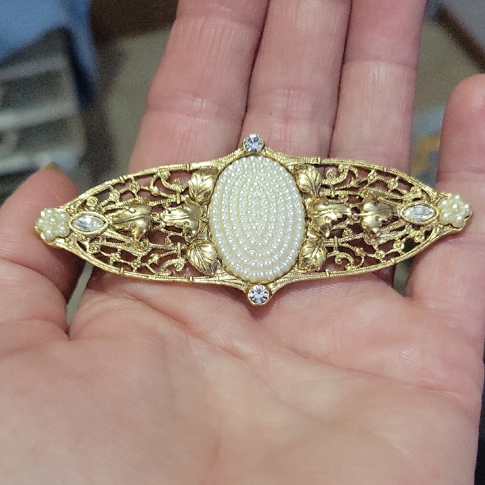 Spectacular Vintage Gold and Cream Brooch